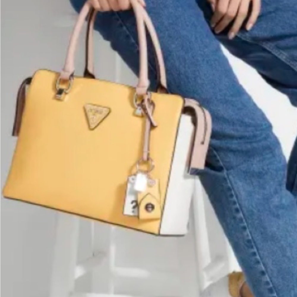 Guess Annarita girlfriend satchel